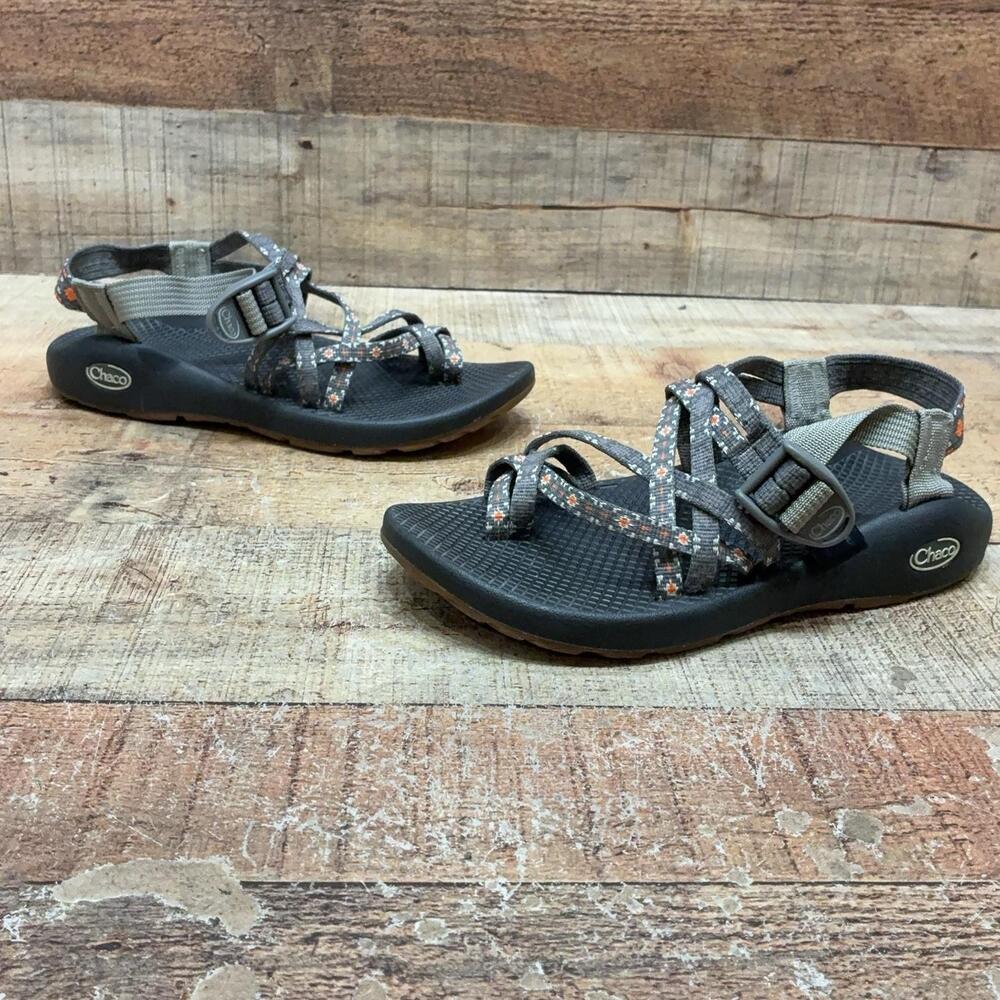 Chaco Sandals Womens Size 7 37.5 Gray Floral Strappy Outdoor Comfort Shoes